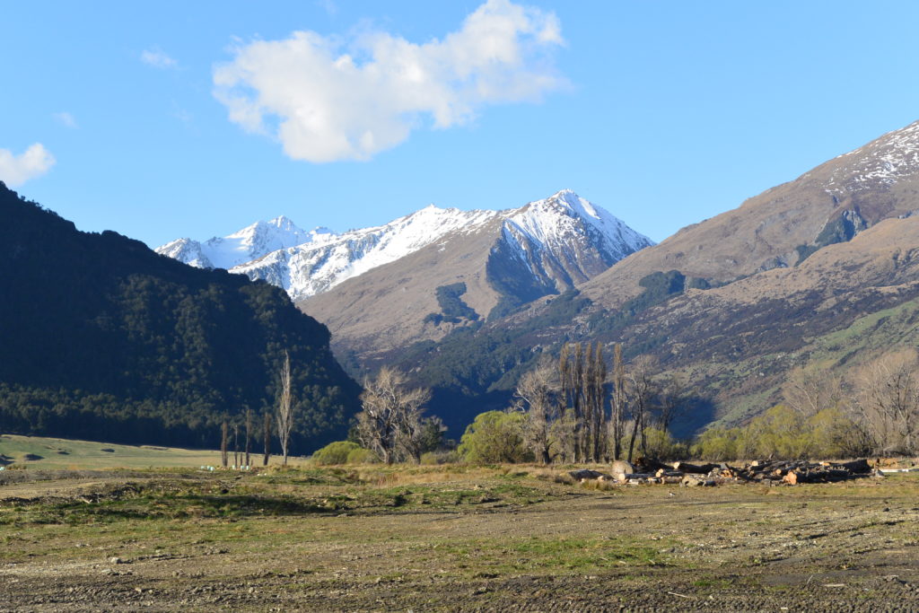 Wunderschönes Projektgelände zwischen den Bergen